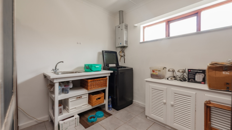 4 Bedroom Property for Sale in Struisbaai Western Cape